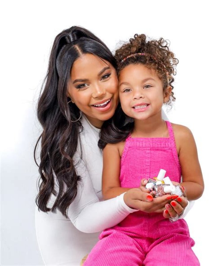 Cheyenne posed with her daughter Ryder in the Grand Cayman Islands vacation photos
