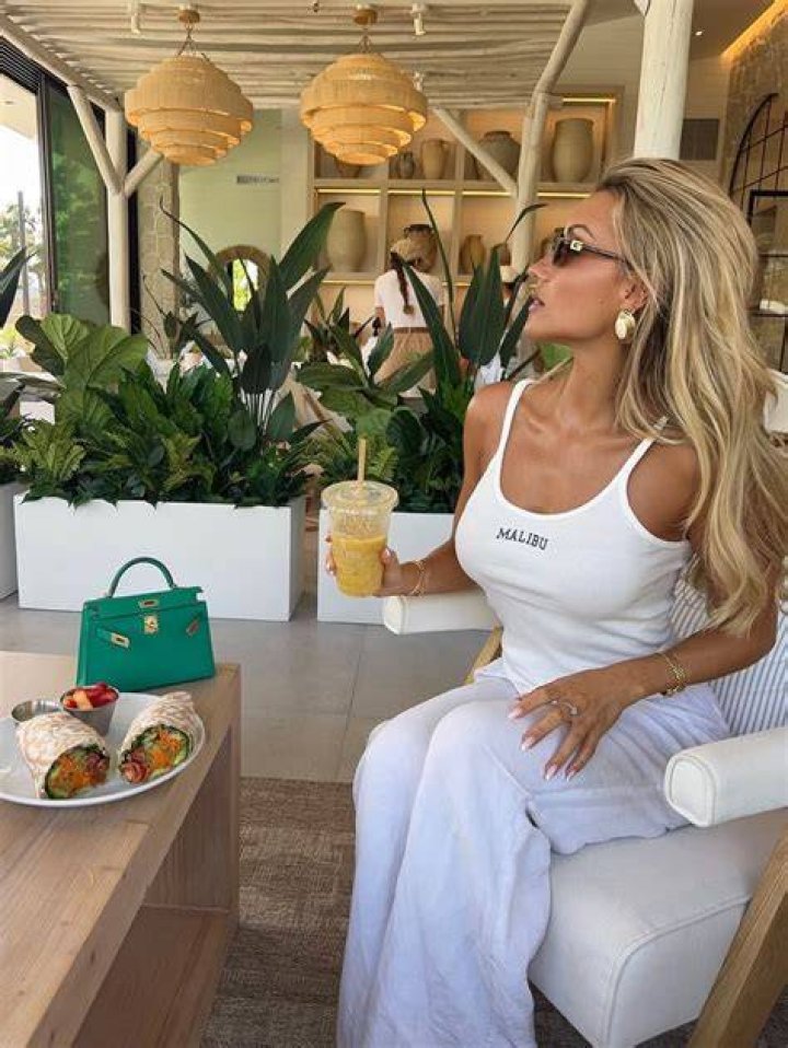 Chloe&rsquo;s Insta is awash with selfies of her showing off her bod and she says she&rsquo;s motivated by troll jibes about her weight