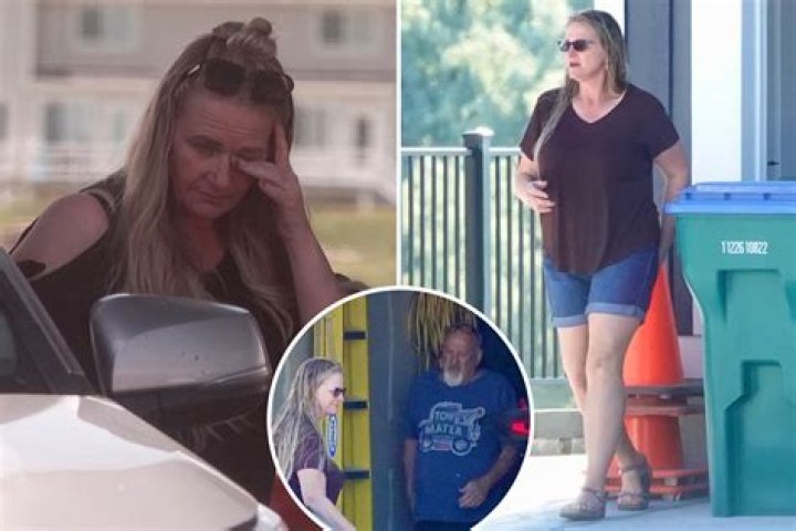 Christine Brown was spotted ditching her engagement ring in new photos