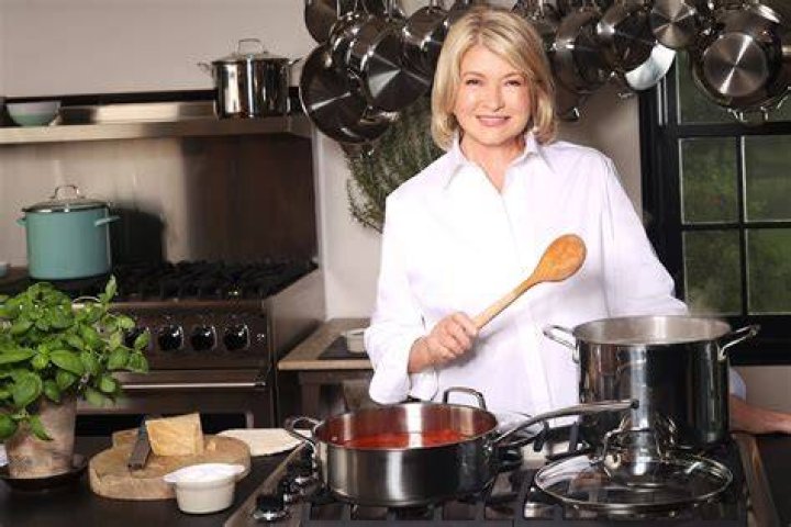 Cooking expert Martha Stewart has revealed an easy tip to get rid of the smell of garlic from your fingers in seconds