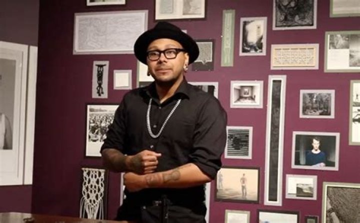 Craig Lamar Traylor is now working as a wire artist in Brooklyn
