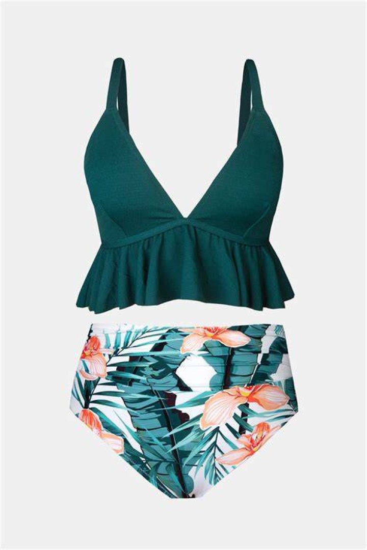 CUPSHE Ruffled Plus Size Bikini