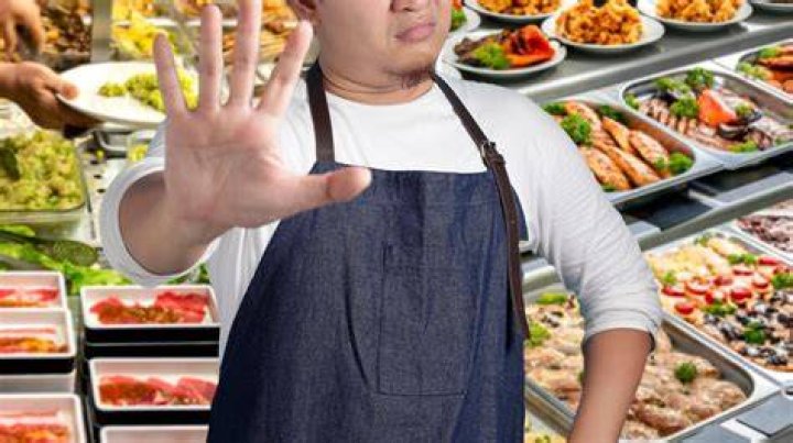 Customers were kicked out of the store without their food, which was a 'disgrace'