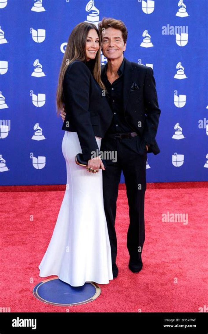 Daisy Fuentes (L) and her husband, singer Richard Marx