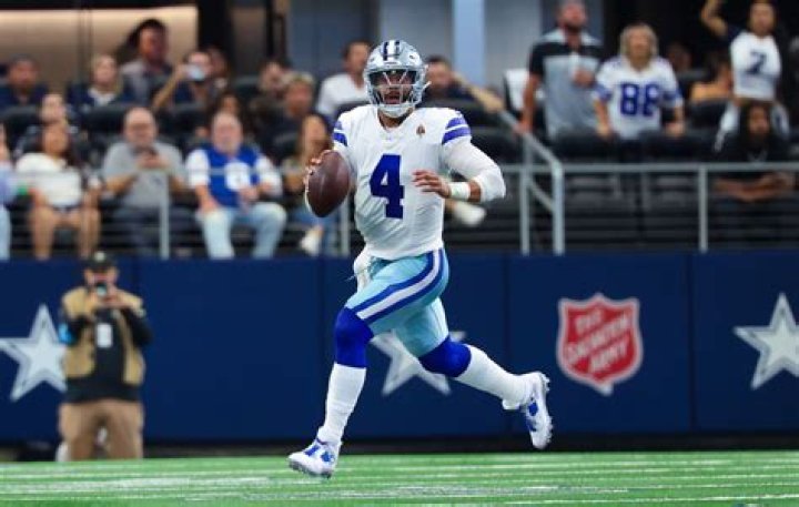 Dak Prescott and the Cowboys beat their division rival Eagles 33-13 in Week 14
