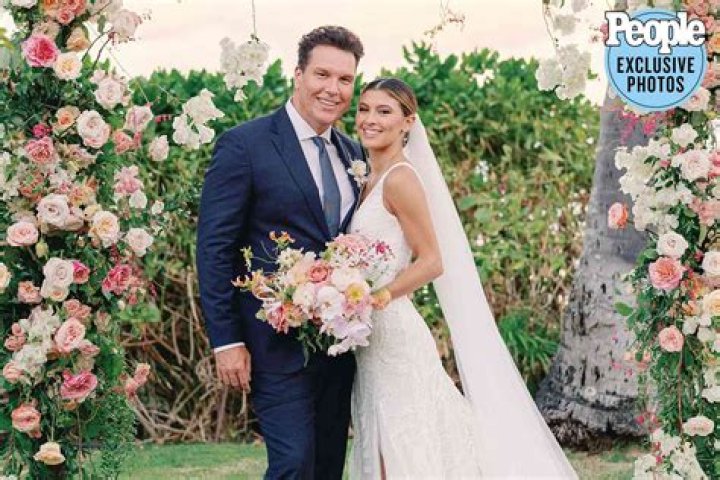 Dane Cook is married to Kelsi Taylor
