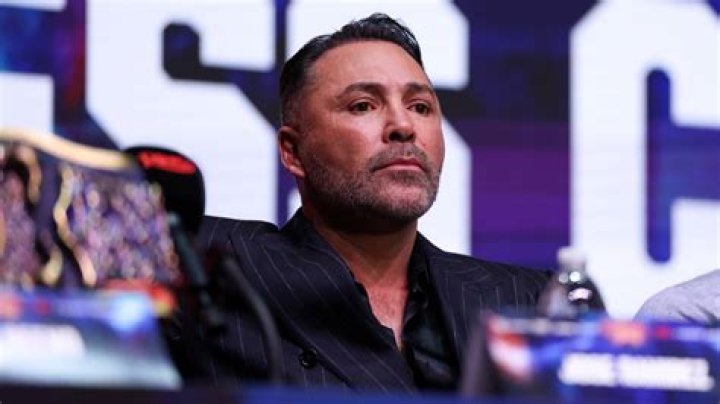De La Hoya repeatedly denied the pictures' authenticity