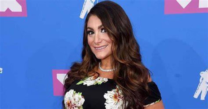 Deena Cortese Gets Shamed for her Baby Boy's Coming Home outfit