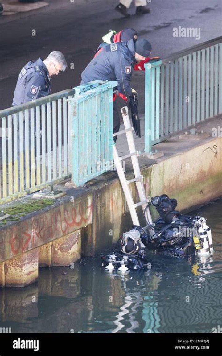  Divers continued to search for the actress until nightfall