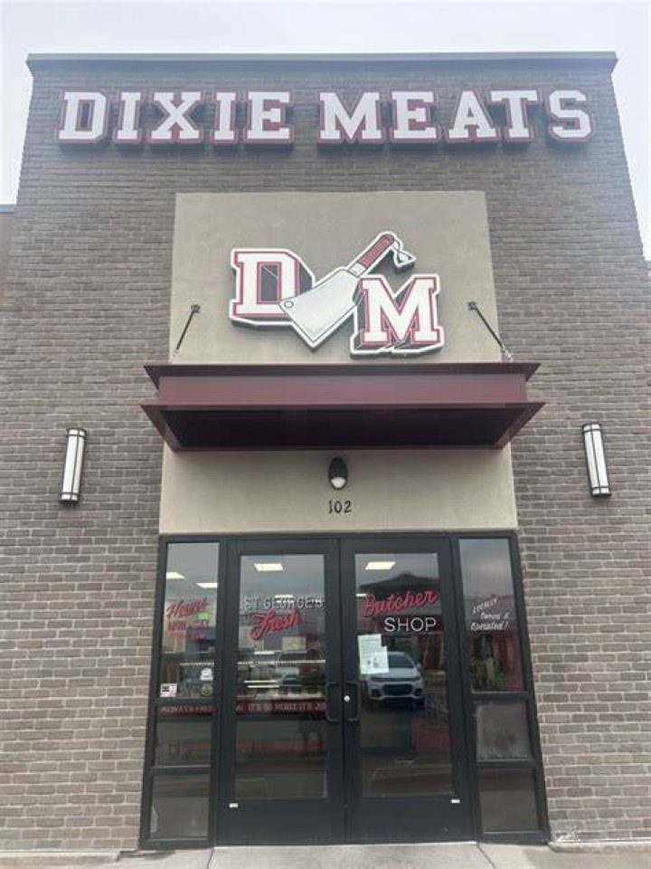 Dixie posts a number of glamorous pictures on Instagram too