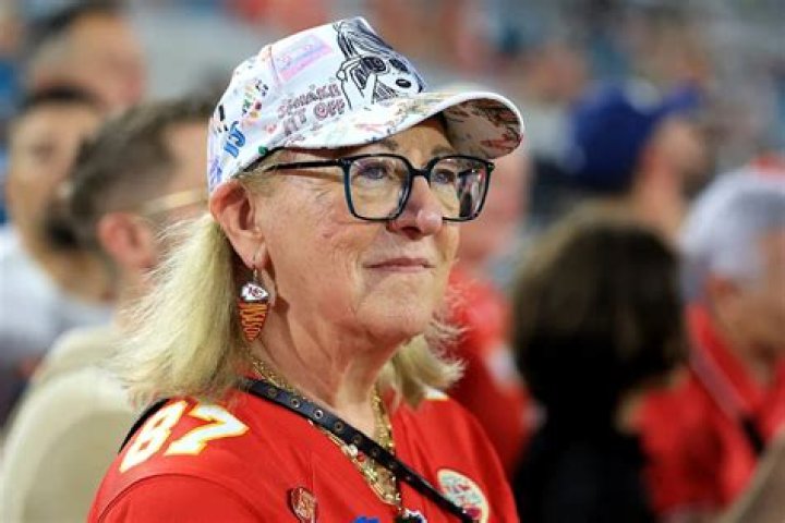 Donna Kelce had to choose a son to spend Christmas with