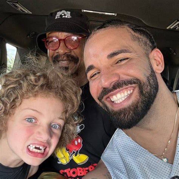 Drake Shares Father&rsquo;s Day Artwork in Rare Post About His Son
