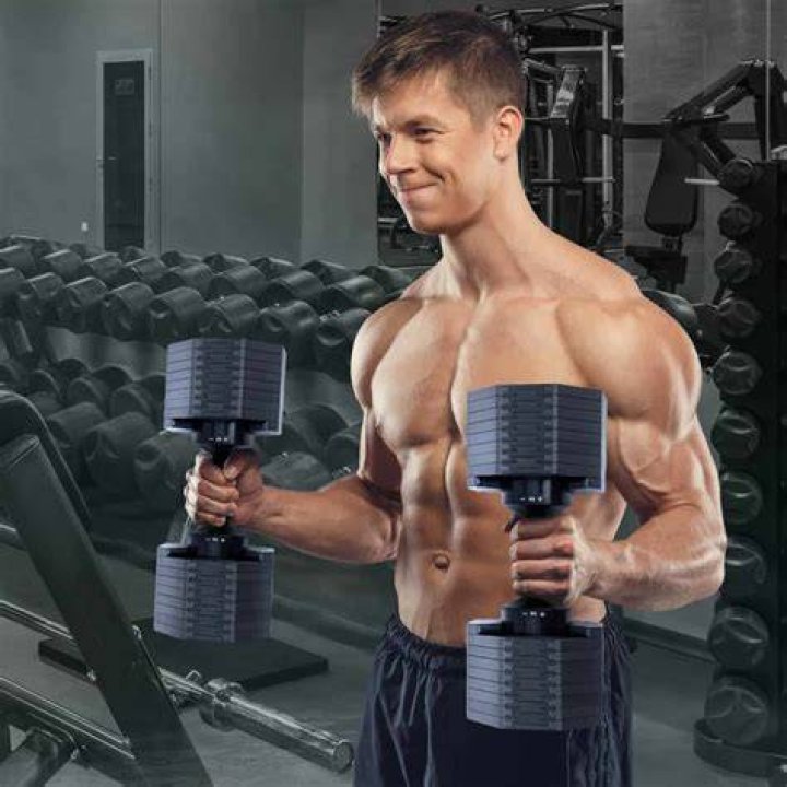 Dumbbells feature regularly in Giroud's workouts