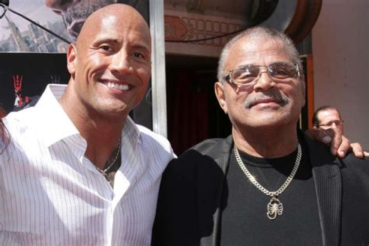Dwayne with dad Rocky and mum Ata Maivia in 2015