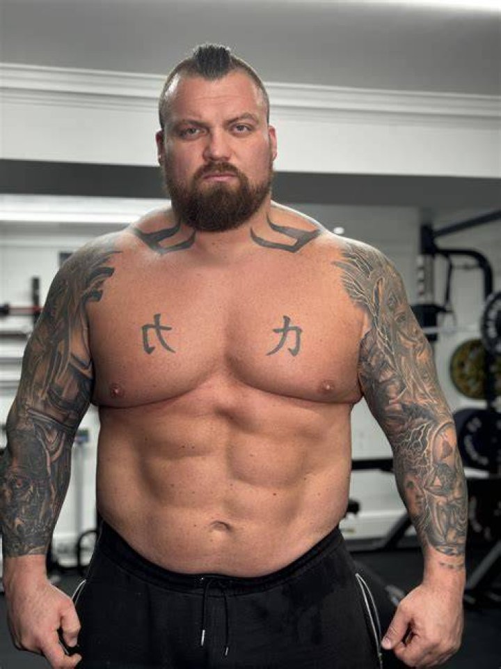 Eddie Hall made it look easy he lifted the two gym goers above his shoulders
