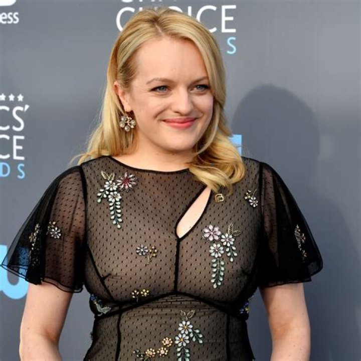 Elisabeth Moss Was in the Bathroom When Leah Remini Won Award for Scientology Show