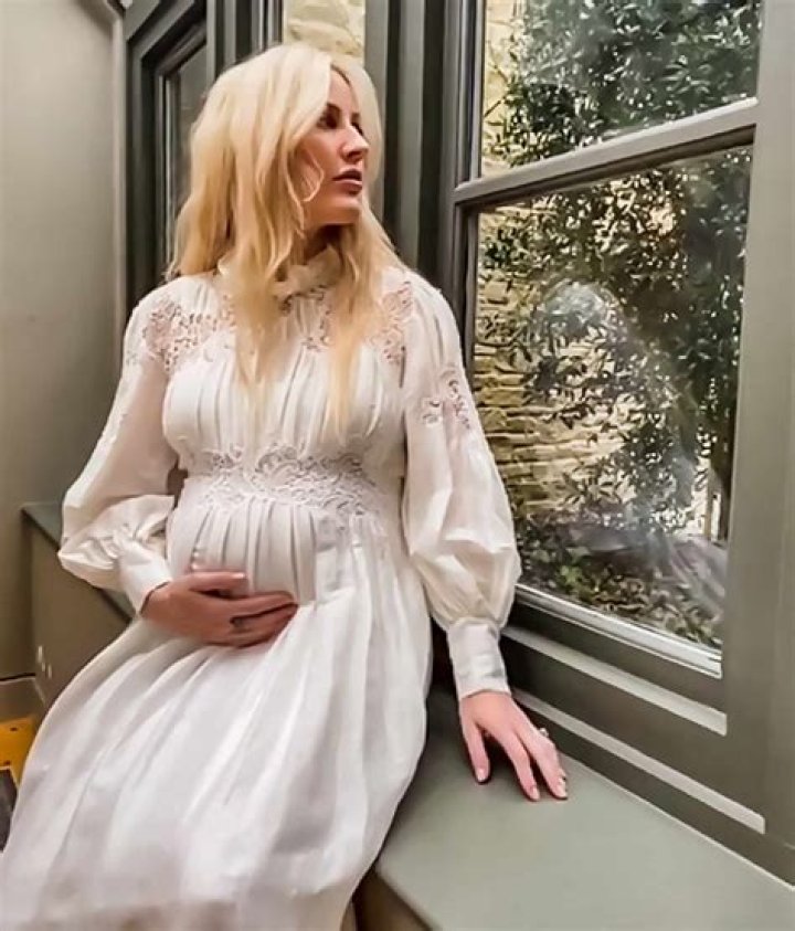 Ellie Goulding Pregnant Vogue White Dress Third Trimester