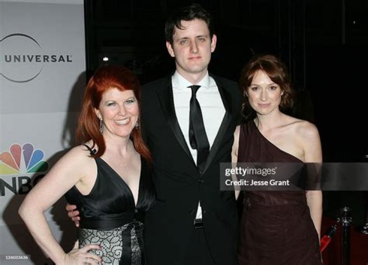 Ellie Kemper and Zach Woods in The Office