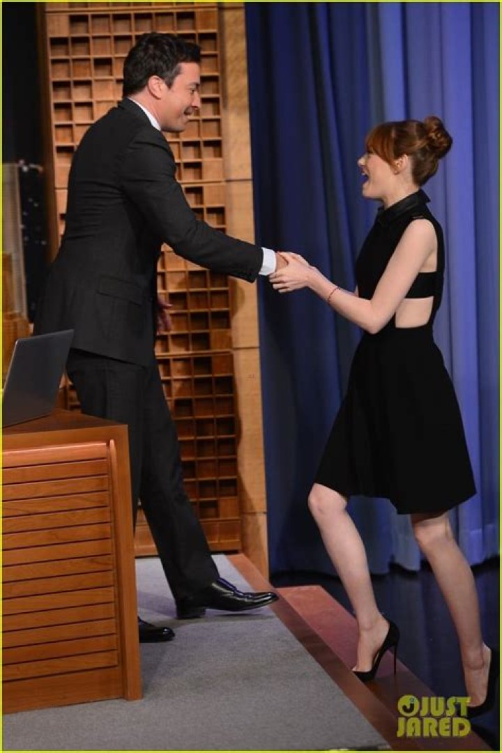 Emma Stone and Jimmy Fallon play the singing Whisper Challenge.