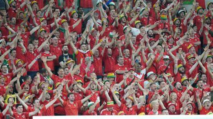 Fans of the athletic wear nicknamed it the "BBL jacket" due to its waist-cinching effect