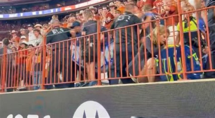 Fans rushed to try and catch a glimpse of OnlyFans star and model Anna Paul