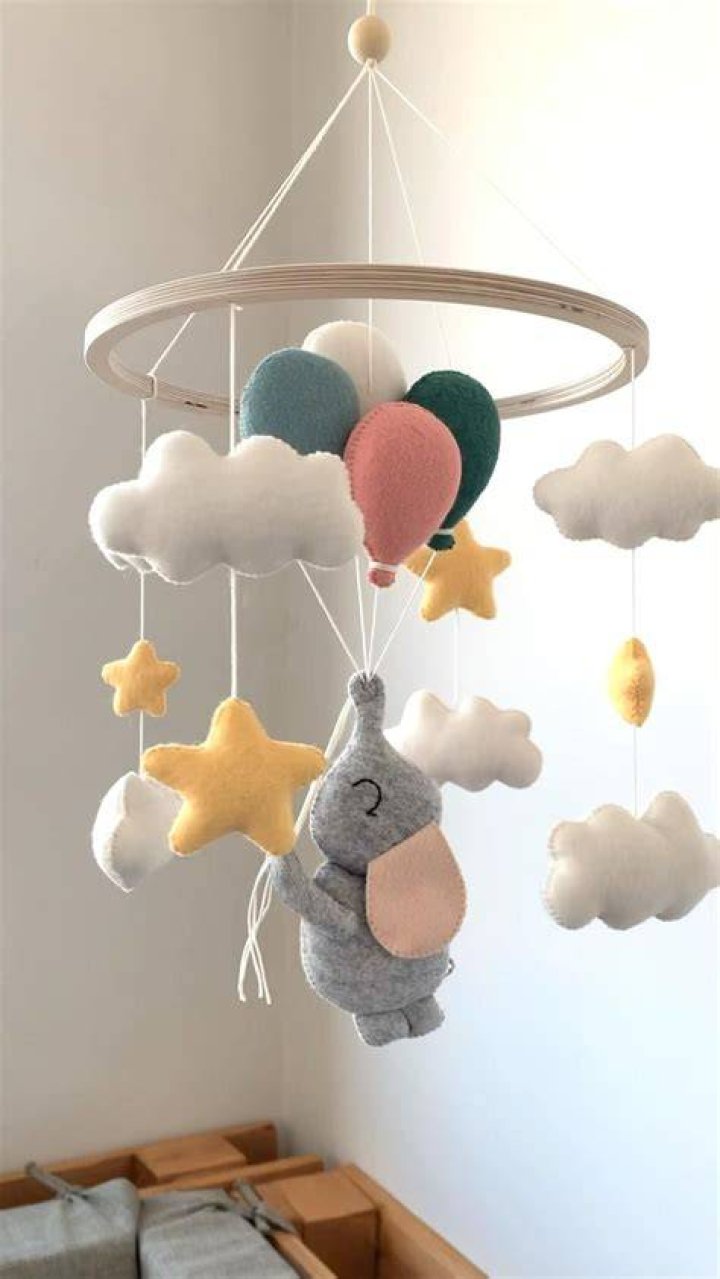 Fans saw a baby mobile behind Kail's head
