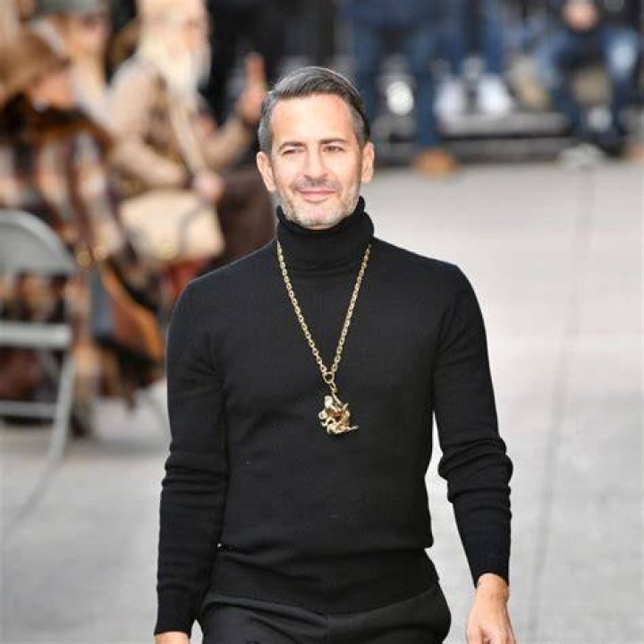 Fashion designer Marc Jacobs charted his facelift online for his fans