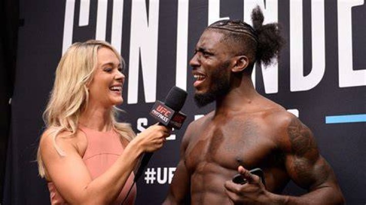 Fighter turned analyst Laura has 384,000 Instagram followers