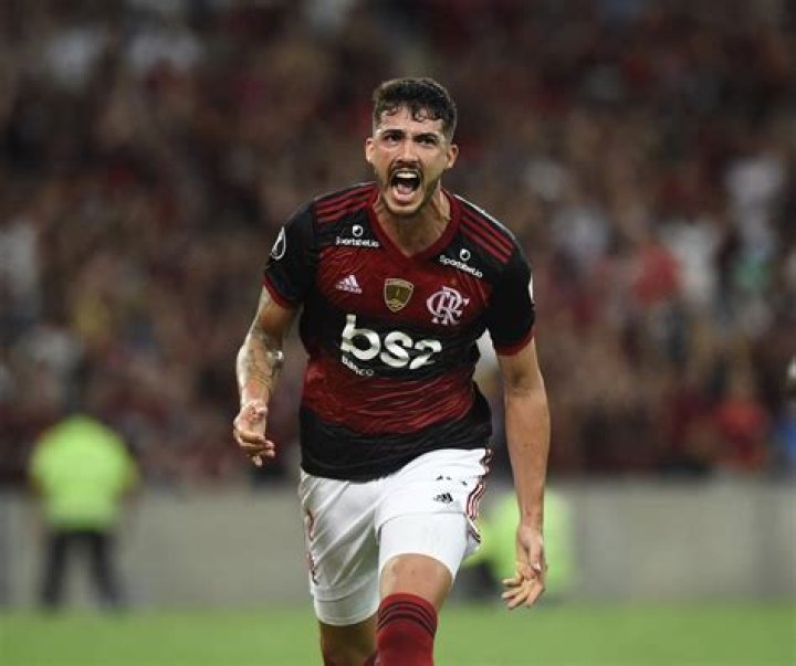  Flamengo star Gustavo Henrique was left with blood stained shorts after a gruesome testicle injury