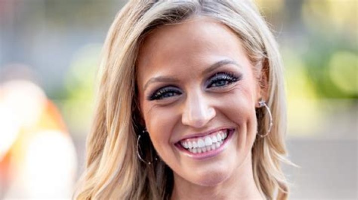 Fox News anchor Carley Shimkus shared a heartwarming photo of her infant son as fans beg her to return to the daytime show