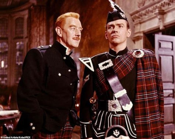 Fraser with Alec Guinness in Tunes of Glory