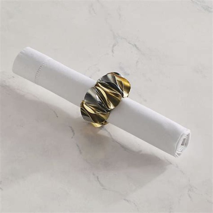 frontgate-holiday-decor-napkin-ring