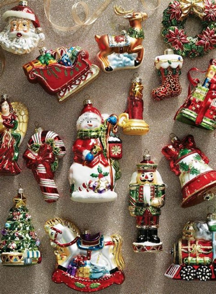 frontgate-holiday-decor-ornaments