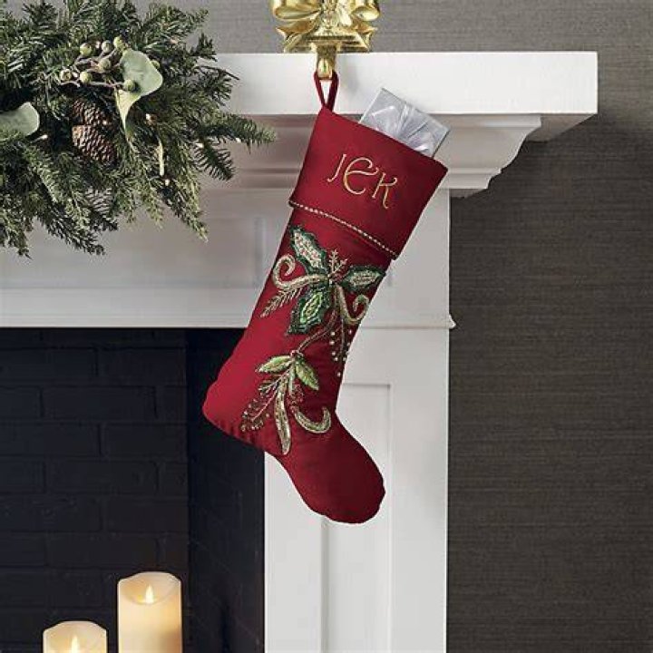 frontgate-holiday-decor-stocking