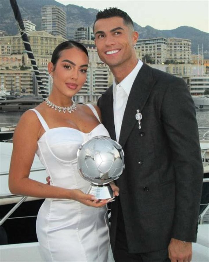 Georgina Rodriguez loves to bombard her fans with sexy snaps
