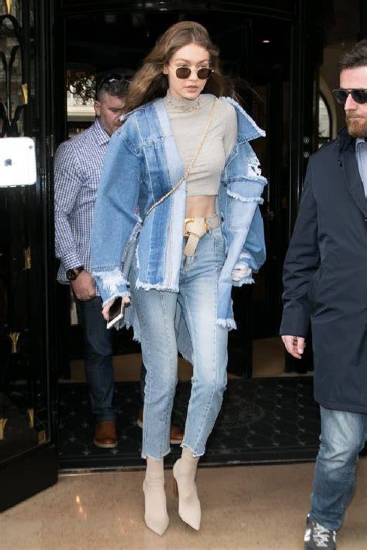 gigi-hadid-two-tone-jeans-italy