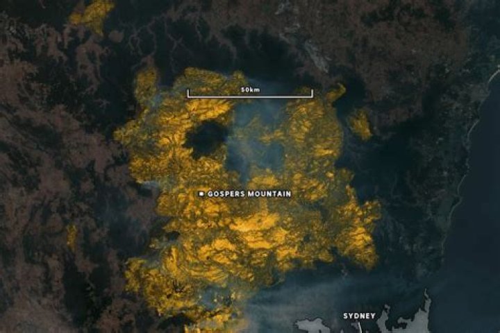 Gospers Mountain fire burns at emergency level