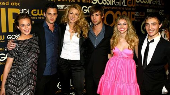 Gossip Girl&rsquo;s Identity Was Seemingly Revealed in the 1st Episode Fans Point Out When 1