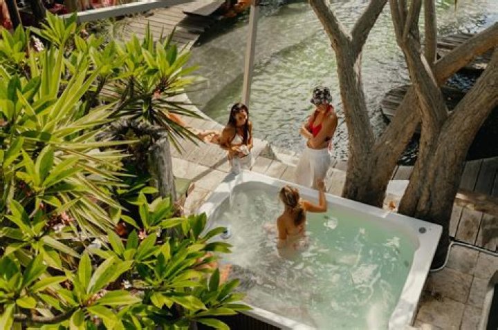 Guesthouse Spa What J Lo Ben Affleck Are Looking Dream Home