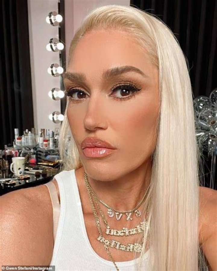 Gwen Stefani posted photos from backstage at The Voice