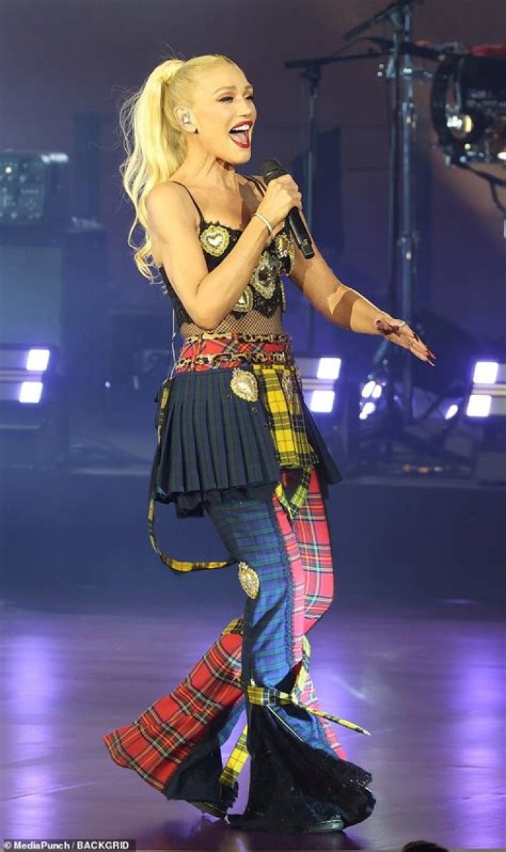 Gwen Stefani showed of a field of colorful flowers outside her Oklahoma ranch