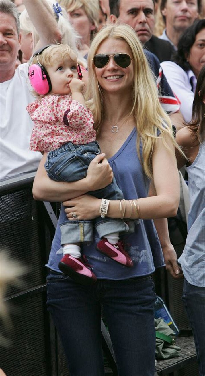 Gwyneth Paltrow Jokes Having Kids Young &lsquo;Ruins&rsquo; Marriage