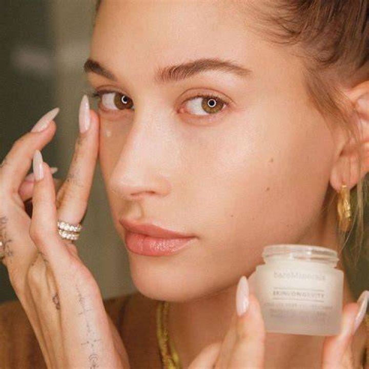 hailey-bieber-niacinamide-story