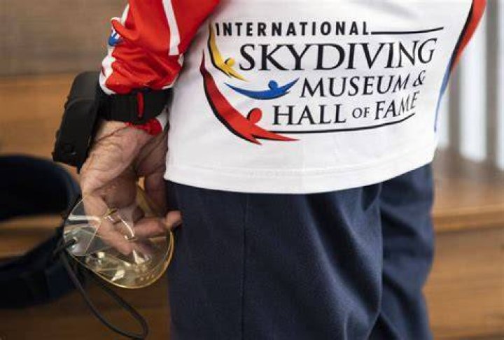 Hall of Fame skydiver Kim Knor is going for her Gold Wings and 1,000 lifetime jumps at 84
