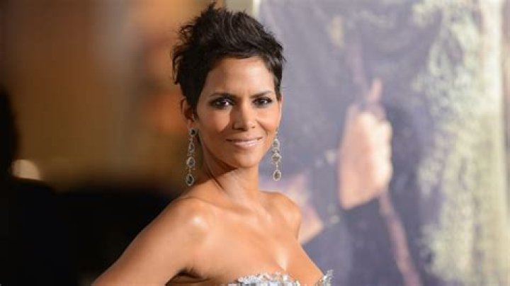 Halle responded to a follower on a post that read, 'Women don't owe you s**t'