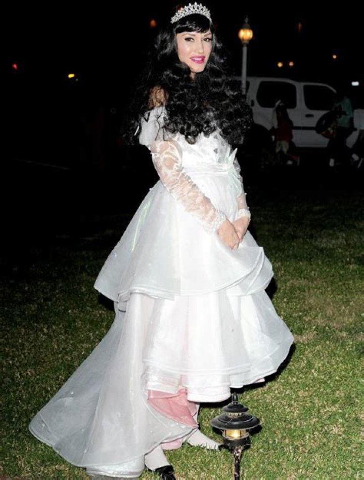 Halloween Baby Bump - Gwen Stefani