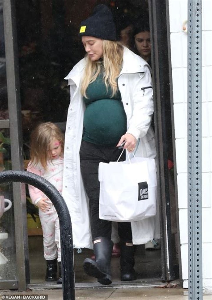 Halloween baby bump - Hilary Duff
