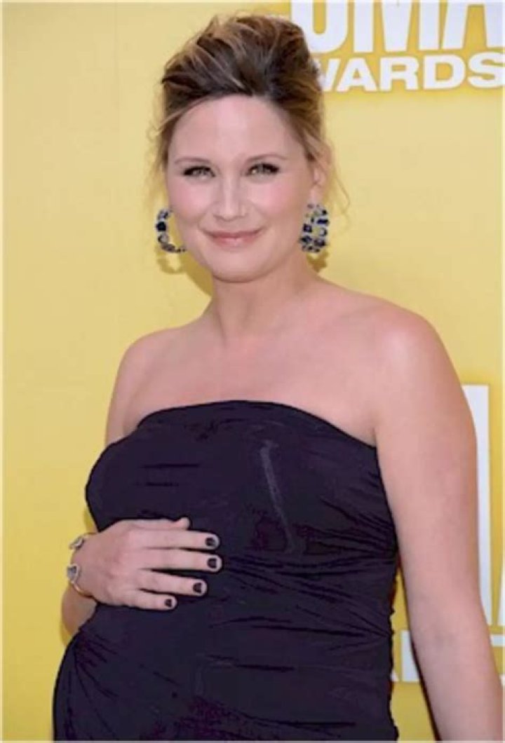 Halloween Baby bump - Jennifer Nettles