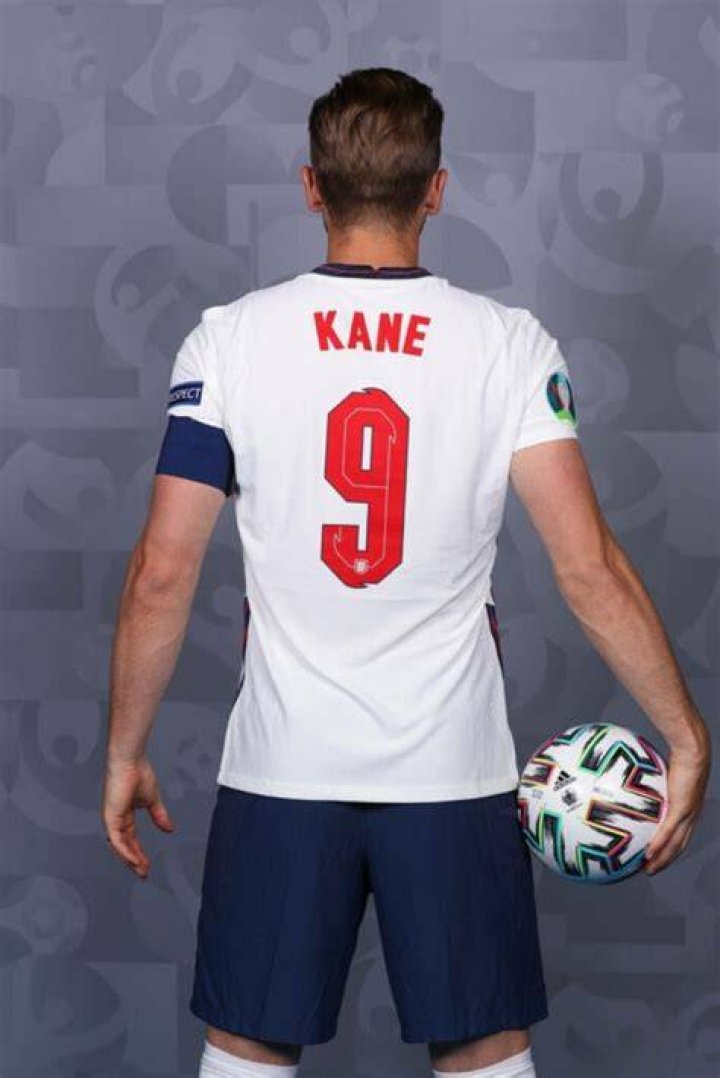 Harry Kane is back in Spurs' starting XI following his late return to training