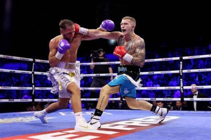 Hatton lost in 10 rounds against Mayweather